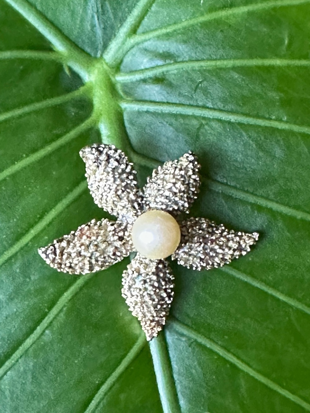 Gold Starfish Flower Pearl Center Brooch -